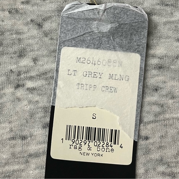 NWT classic-fit, long-sleeve crew neck, double-layer cotton wool blend fabric. - Picture 8 of 8